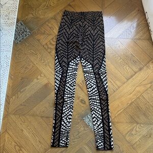 BCBGMaxAzria Black and Tan Geometric Leggings
